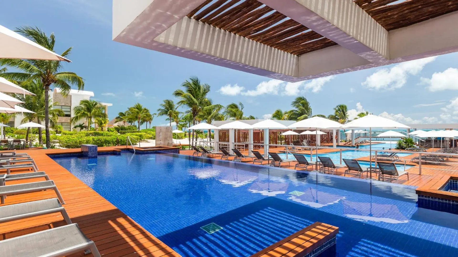 Family Apartment La Amada Beach Club Cancún 0*,
